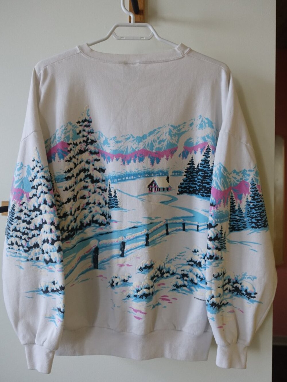 Vintage Lifestyles puffy winter snow scene cabin lodge O/S Unisex sweatshirt